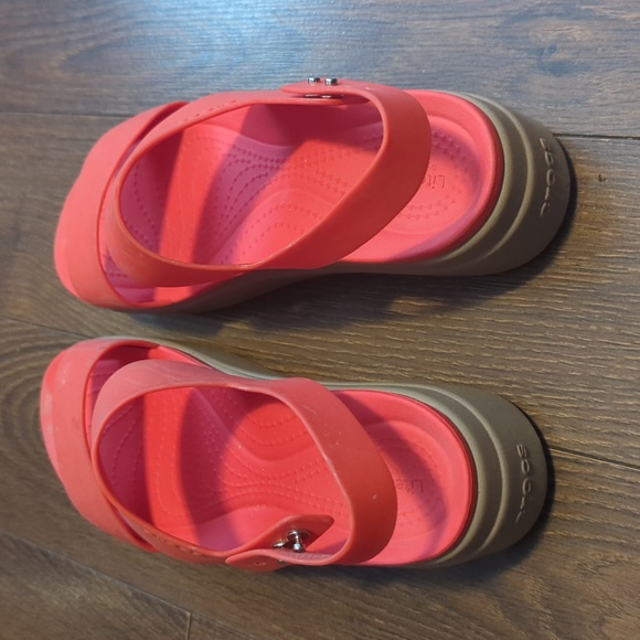 Crocs Brooklyn Low Wedge Flame/Mushroom - Picture 6 of 13